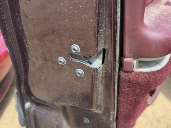 1991-1999 Olds Eighty Eight Driver Left Front Door Latch With Rods/Cables Oem — photo 4