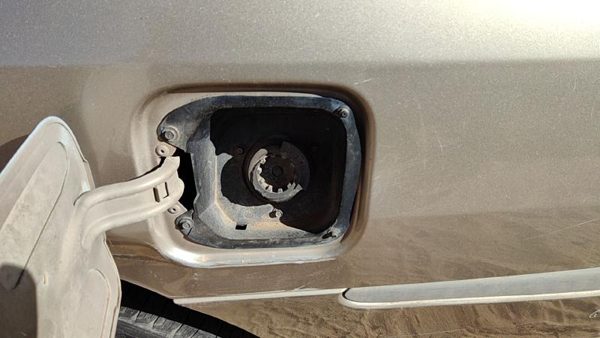2000-2005 Chevy Impala Fuel Filler Neck Assembly With Gas Cap Oem — photo 2