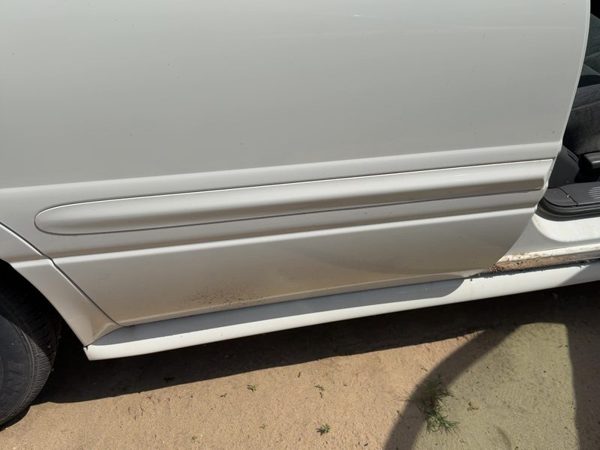 00-05 Lesabre Passenger Right Rear Moulding From Door Back Trim Strip White 40U — photo 1