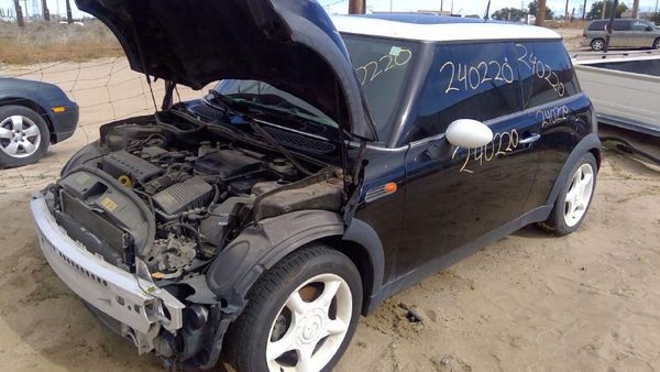 2003 Mini Cooper — vehicle photo 2