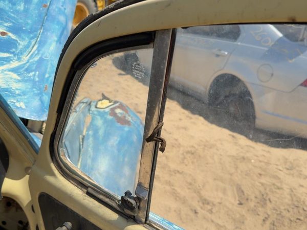 65-77 Super Beetle Passenger Right Front Vent Window Small Door Glass With Frame — photo 4