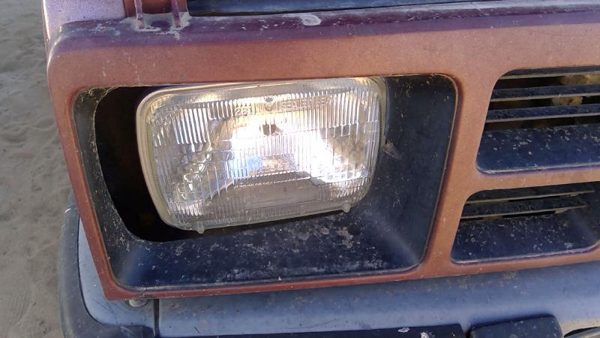 1981-1987 Isuzu Pup Pickup Passenger Right Head Light Front Lamp With Bracket — photo 3