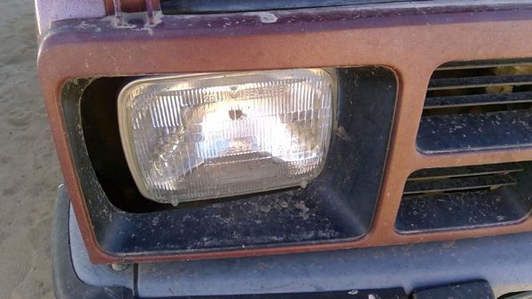 1981-1987 Isuzu Pup Pickup Passenger Right Head Light Front Lamp With Bracket — photo 2
