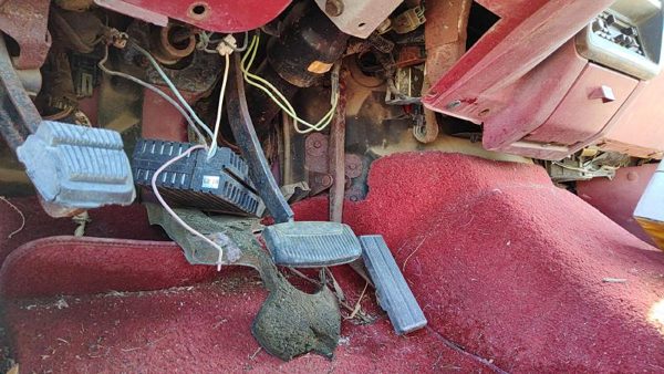 1988 Ford F150 Pedal Assembly — photo 1