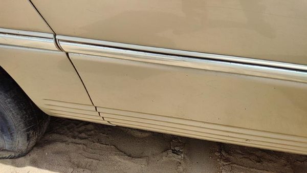 00 Town & Country Passenger Right Rear Moulding From Door Back Trim Strip Gold — photo 5