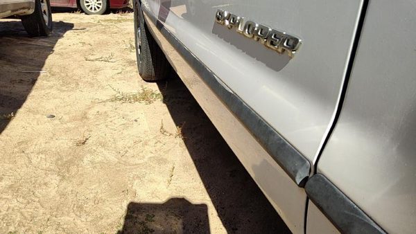 2005 Ford Explorer Front Door RH 4DR Yz Oxford White — photo 7