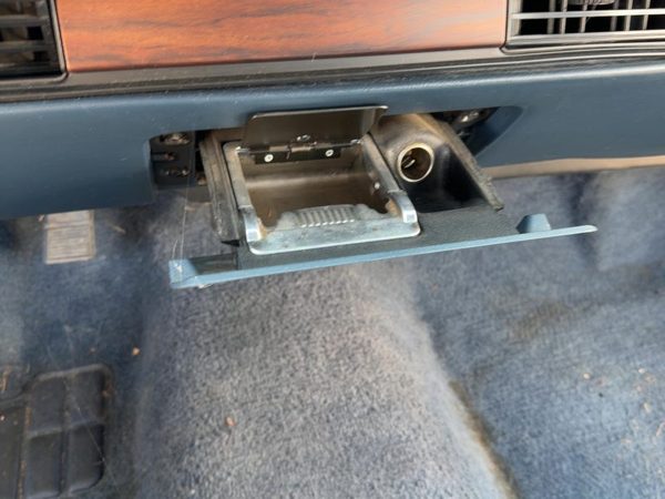 1992-1993 Olds Eighty Eight Ash Tray Assembly Oem Slide Out Dash Blue 12537105 — photo 1