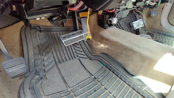 1992 Buick Park Avenue Pedal Assembly — photo 2