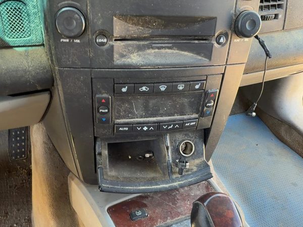 2004-2006 Cadillac Srx Trim Bezel Around Radio Surround Dash Panel Oem Gray 132 — photo 3
