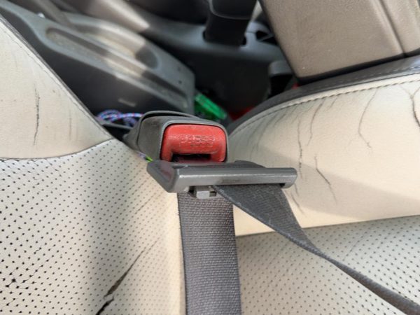 01-05 Pt Cruiser Driver Left Front Seat Belt Buckle Receiver Oem Taupe/Beige Fl — photo 2