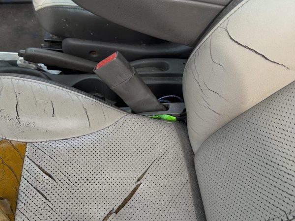 01-05 Pt Cruiser Driver Left Front Seat Belt Buckle Receiver Oem Taupe/Beige Fl — photo 4