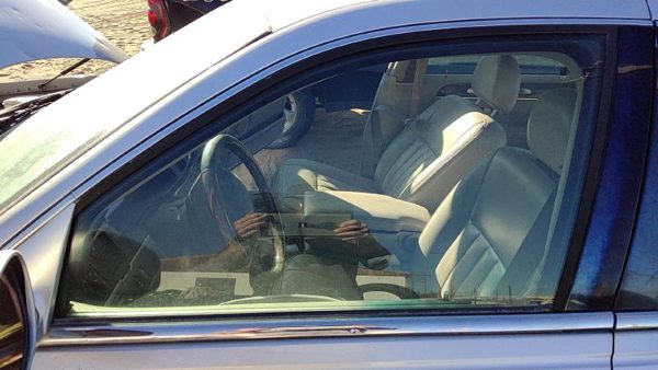1998-2011 Lincoln Town Car Driver Left Front Side Window Door Glass Oem — photo 1