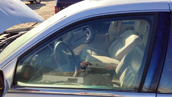 1998-2011 Lincoln Town Car Driver Left Front Side Window Door Glass Oem — photo 3