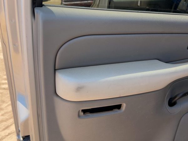 00-06 Suburban 1500 Driver Left Rear Door Trim Panel With Switches Back Gray 92I — photo 3