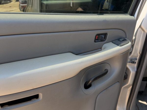 00-06 Suburban 1500 Driver Left Rear Door Trim Panel With Switches Back Gray 92I — photo 6