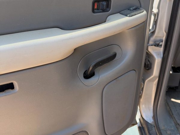 00-06 Suburban 1500 Driver Left Rear Door Trim Panel With Switches Back Gray 92I — photo 7