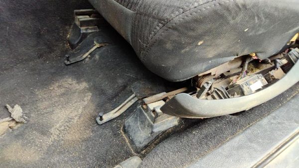 2011 Subaru Legacy Seat Track — photo 2