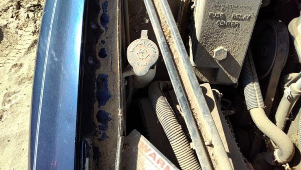 2000 Oldsmobile Intrigue Washer Bottle — photo 1