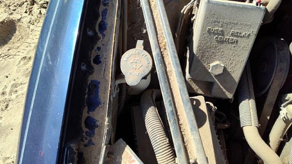2000 Oldsmobile Intrigue Washer Bottle — photo 2