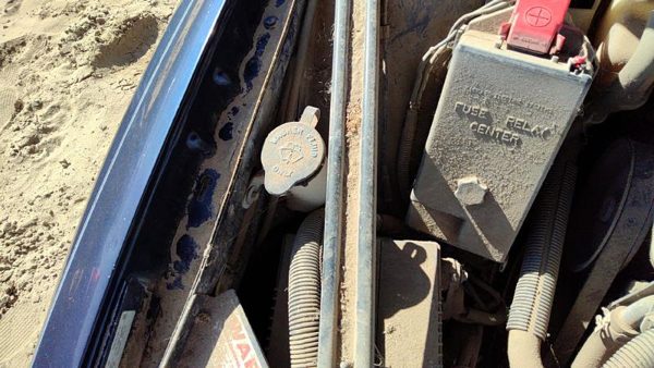2000 Oldsmobile Intrigue Washer Bottle — photo 4