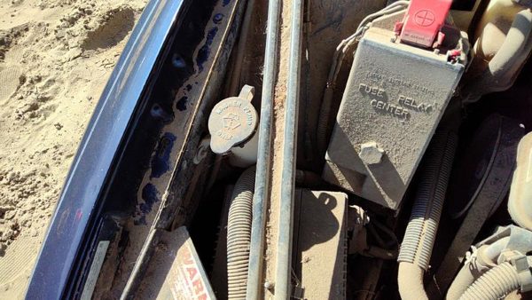 2000 Oldsmobile Intrigue Washer Bottle — photo 5