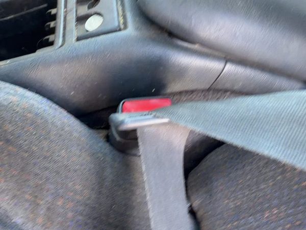 2001 Chevy S10 Blazer Driver Left Front Seat Belt Buckle Receiver Graphite 12H — photo 2