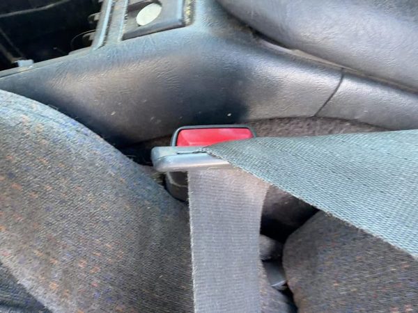 2001 Chevy S10 Blazer Driver Left Front Seat Belt Buckle Receiver Graphite 12H — photo 4