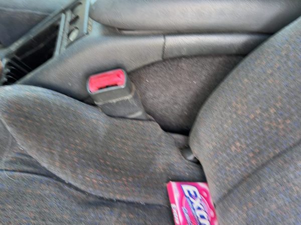 2001 Chevy S10 Blazer Driver Left Front Seat Belt Buckle Receiver Graphite 12H — photo 3