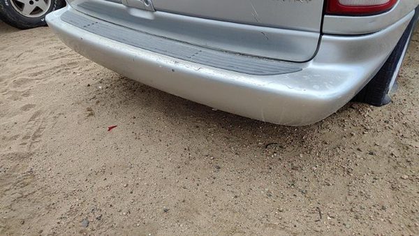 1996-2000 Chrysler Town & Country Rear Bumper Cover Assembly Oem Back Silver — photo 4