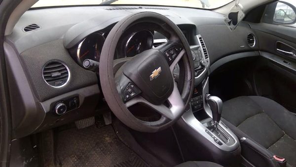 2013 Chevy Cruze — vehicle photo 3