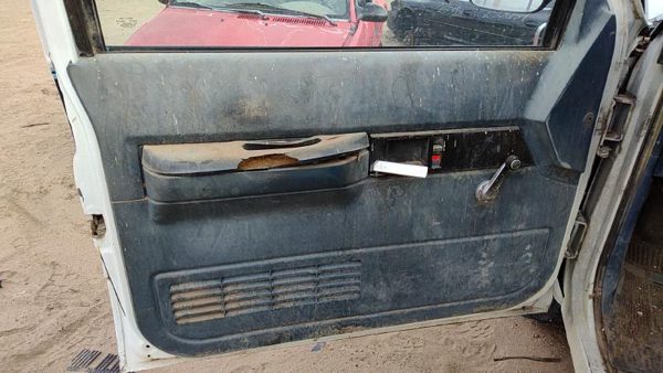88-94 Chevy Silverado 1500 Driver Left Front Door Trim Panel Manual Windows Blue — photo 2