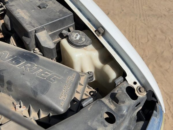 95-05 S10 Blazer Windshield Washer Fluid Reservoir With Pump Oem Wiper Tank — photo 1