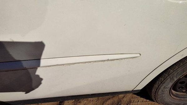 05-09 Lacrosse Driver Left Rear Moulding From Door Oem Back Trim Strip White 40U — photo 4