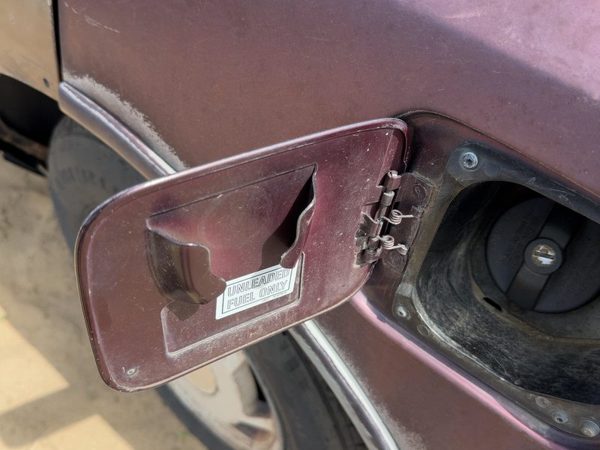 1992-1999 Olds Eighty Eight Fuel Tank Door With Hinge Gas Lid Oem Filler Maroon — photo 2