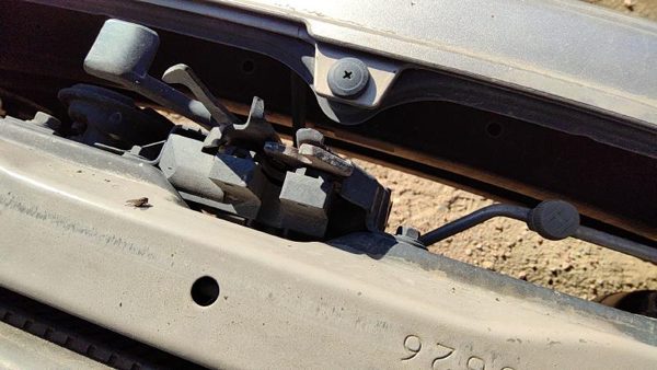1997-1999 Toyota Camry Hood Latch Assembly With Bracket Oem — photo 2