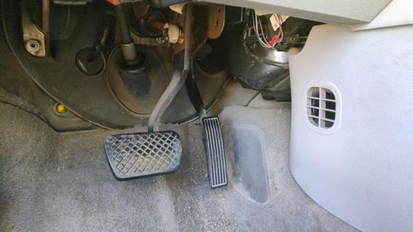 2005-2007 Chevy Cobalt Gas And Brake Pedal Assembly Automatic Transmission — photo 2
