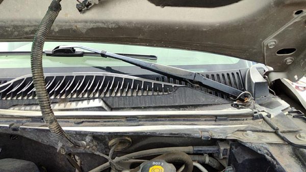 1999-2001 Chevy Silverado 2500 Driver Left Windshield Wiper Arm Oem Blade Lever — photo 1