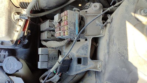 1999 Cadillac DeVille Engine Fuse Box 4.6L — photo 2