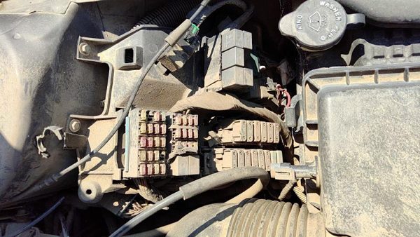 1999 Cadillac DeVille Engine Fuse Box 4.6L — photo 3