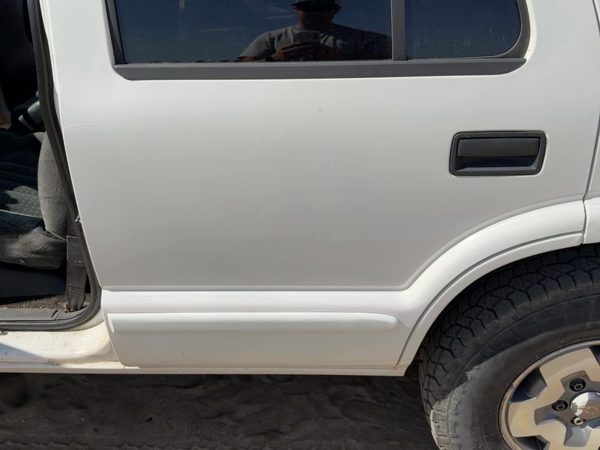 2002 Blazer S10/jimmy S15 Rear Door LH White 50U — photo 3
