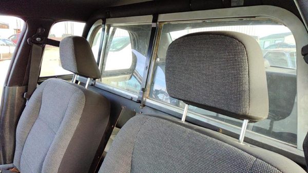 2003-2005 Ford Crown Vic Pair Of Front Headrests Oem Left Right Set Seat — photo 1