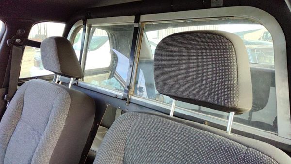 2003-2005 Ford Crown Vic Pair Of Front Headrests Oem Left Right Set Seat — photo 3