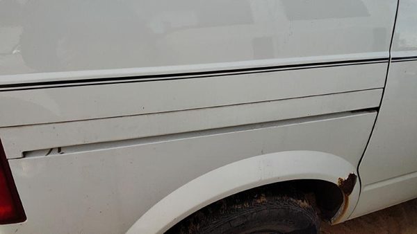 85-94 Gmc Safari Right Rear Sliding Door Roller Cover Trim Panel Moulding White — photo 1