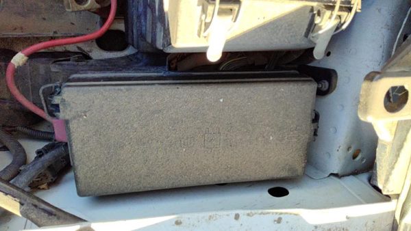 2007 Ford Freestar Engine Fuse Box Power Distribution Panel Oem 3.9L — photo 4