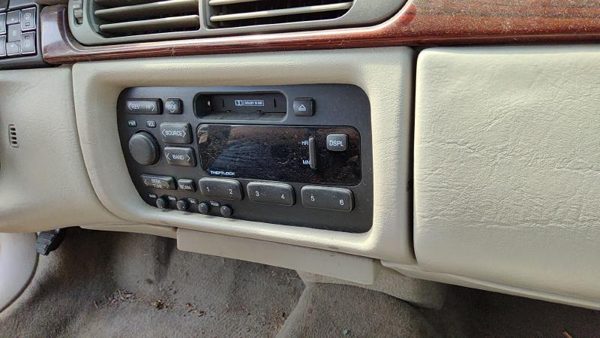 99 Cadillac Deville Trim Bezel Around Radio Surround Dash Panel Oem 152 Neutral — photo 2