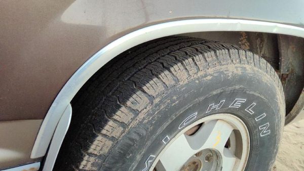 1994 Suburban 1500 Wheel Opening Moulding Chevy Driver Left Rear Flare OEM Back — photo 6