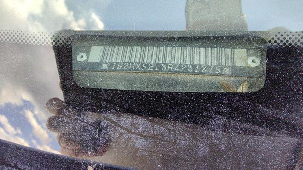 1994 Pontiac Bonneville — vehicle photo 7