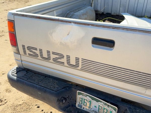 1991 Isuzu Pickup Trunk/decklid/hatch/tailgate Silver — photo 3