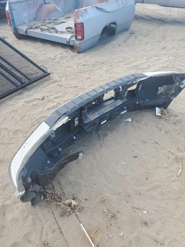 2020 Jeep Cherokee Front Bumper Assy. Nto New Take Off Chrome W/o Fog Lamps — photo 3