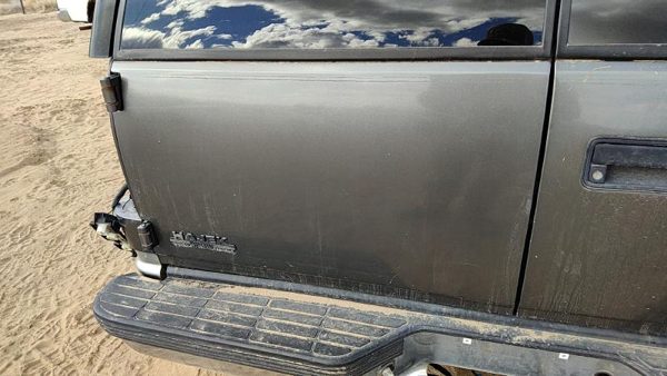 1999 Suburban 1500 Back Door LH Pewter 11L — photo 5